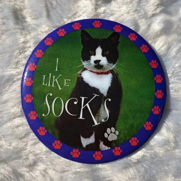 I Like Socks The Clinton’s Cat Button - Picture 1 of 2